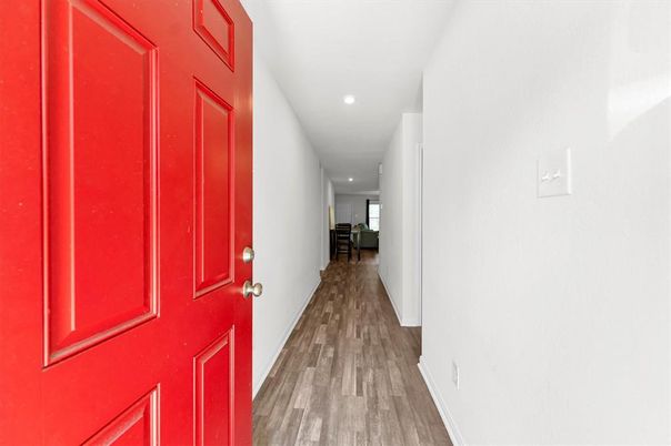 Interior, Recessed Lighting, Wood Texture Flooring