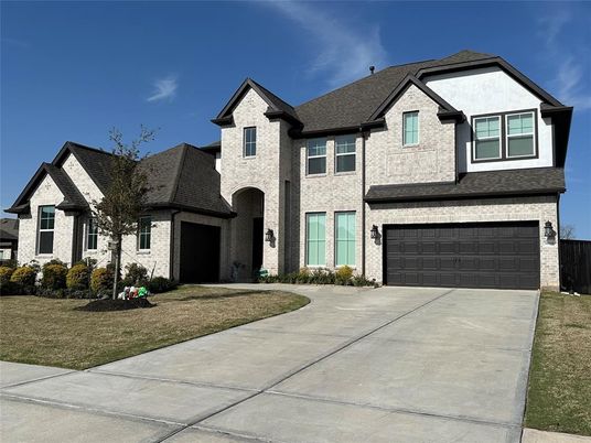 Attached, Exterior, Facade, Brick Traditional
