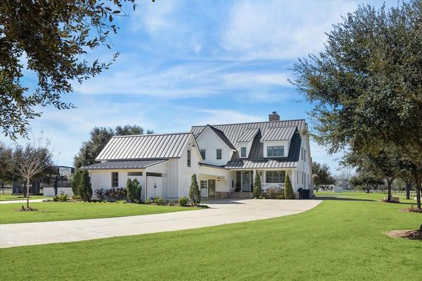 Backyard, Exterior, Facade, Farmhouse