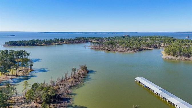 Exterior, Lake