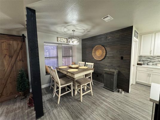 Dining room, Interior
