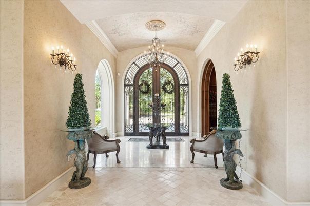 Chandelier, Interior