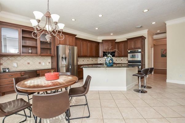 Chandelier, Dining room, Interior, Kitchen, Recessed Lighting, Stainless Steel Appliances