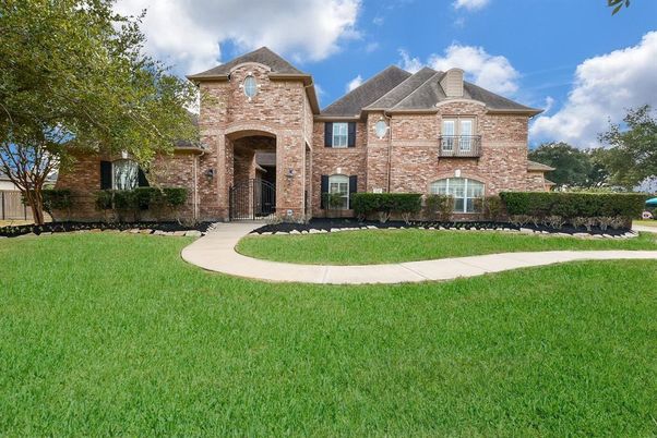 Backyard, Exterior, Facade, Brick Facade, French Provincial