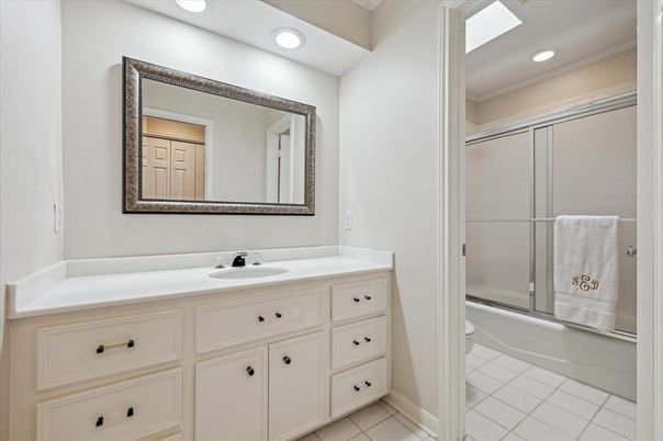 Bathroom, Dual Sink Vanities, Interior, Recessed Lighting