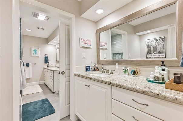 Bathroom, Dual Sink Vanities, Interior, Recessed Lighting