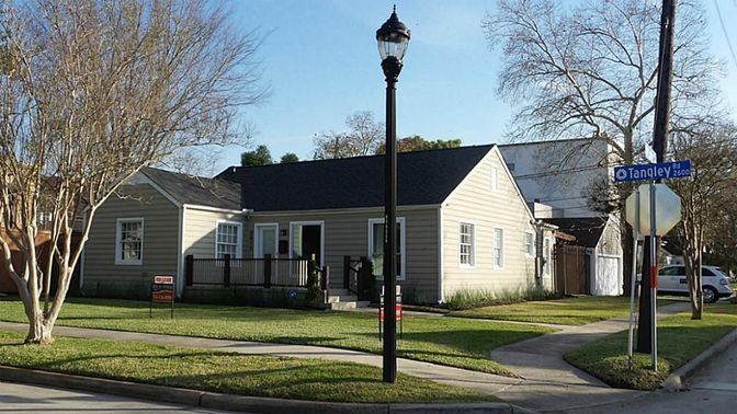 Exterior, Facade, Cape Cod