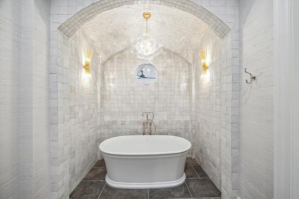 Bathroom, Free Standing Baths, Interior, Pendant Lights