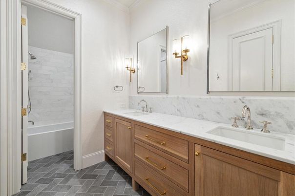Bathroom, Dual Sink Vanities, Interior