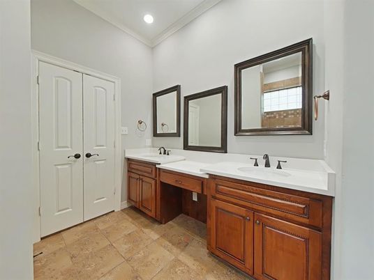 Bathroom, Dual Sink Vanities, Interior, Recessed Lighting