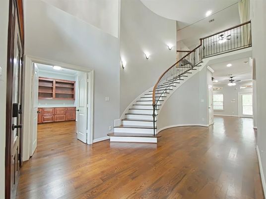 Interior, Recessed Lighting, Wood Texture Flooring