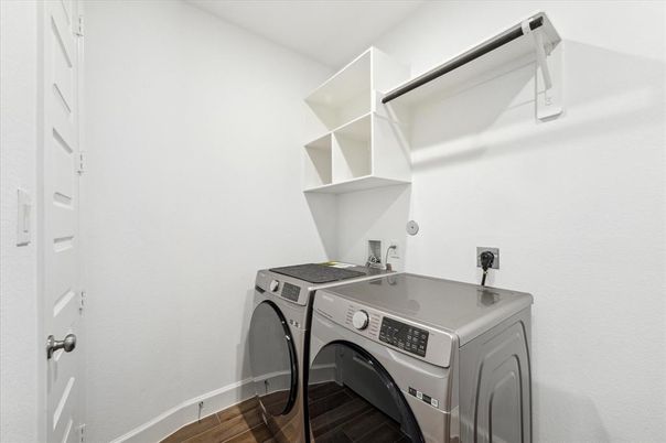 Interior, Washer, Wood Texture Flooring