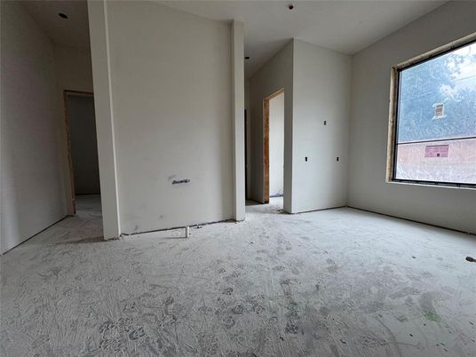 Empty room, Interior