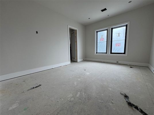 Empty room, Interior