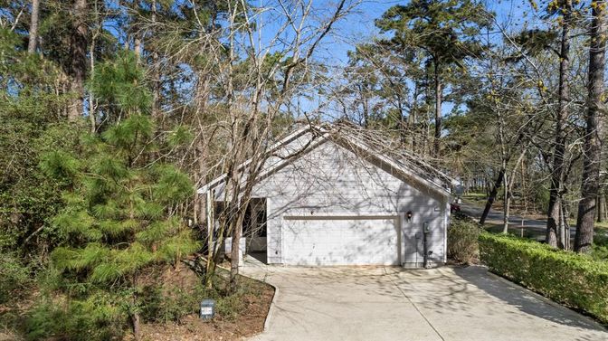 Detached Garage, Exterior