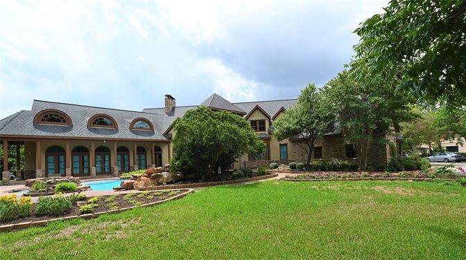 Backyard, Exterior, Facade, French Provincial