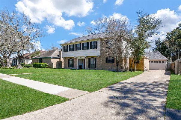 Backyard, Detached Garage, Exterior, Facade, Brick Facade, Georgian