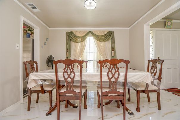 Dining room, Interior
