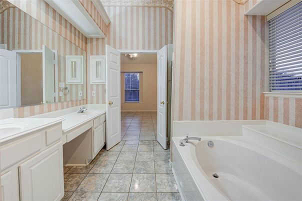 Bathroom, Dual Sink Vanities, Interior