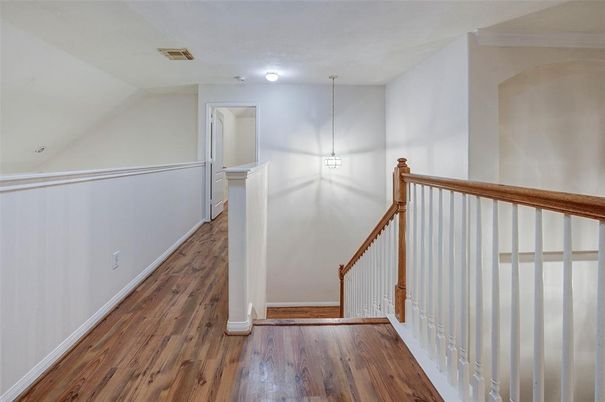 Interior, Pendant Lights, Wood Texture Flooring
