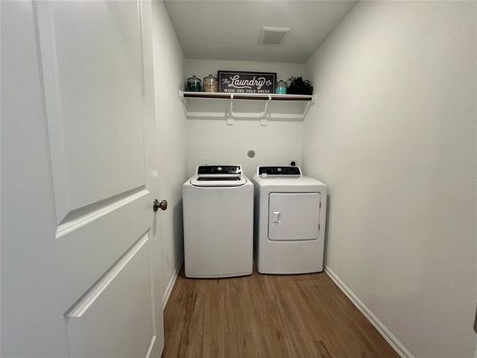 Interior, Washer, Wood Texture Flooring