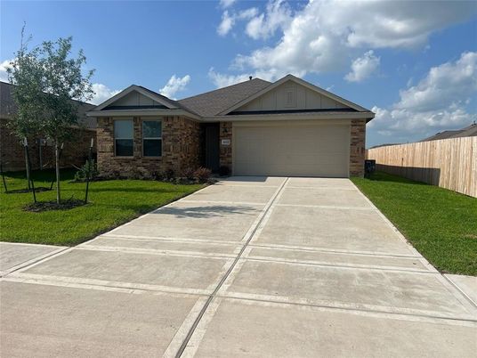 Attached, Exterior, Facade, Brick Facade, Ranch