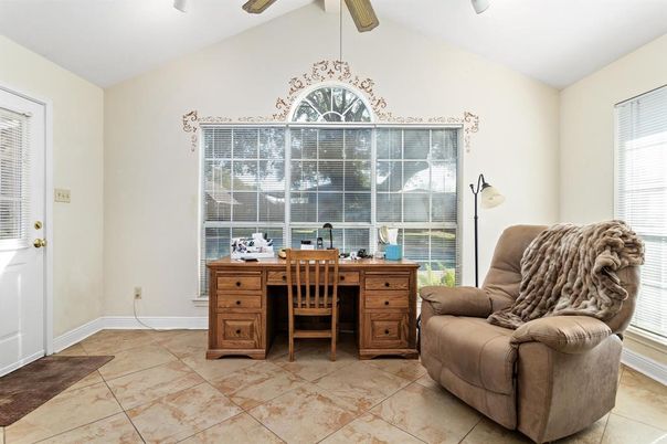 Home Office, Interior