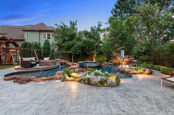 Exterior, Playground, Pool