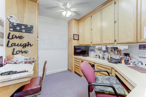Home Office, Interior