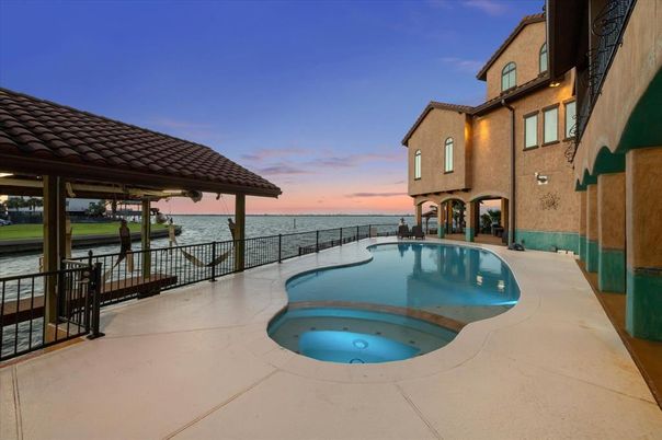 Exterior, Pool, Water