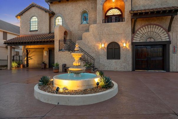 Attached, Exterior, Facade, Mediterranean