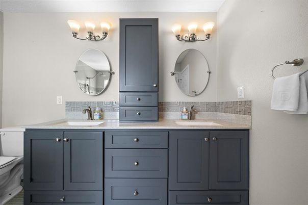 Bathroom, Dual Sink Vanities, Interior