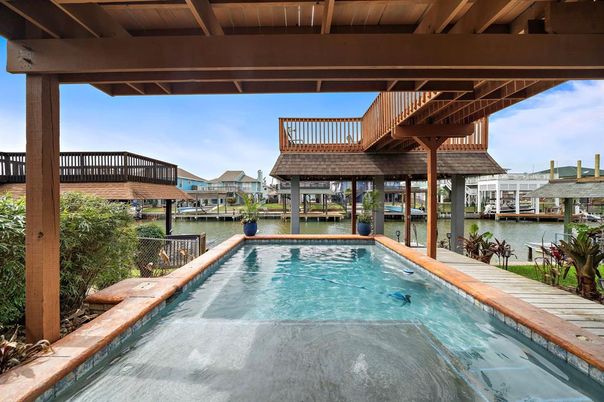 Exterior, Lake, Pool, Water