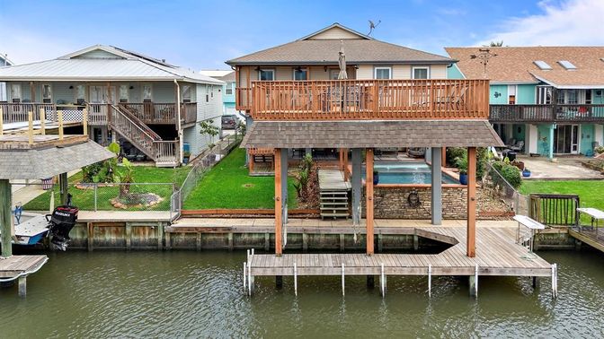 Exterior, Lake