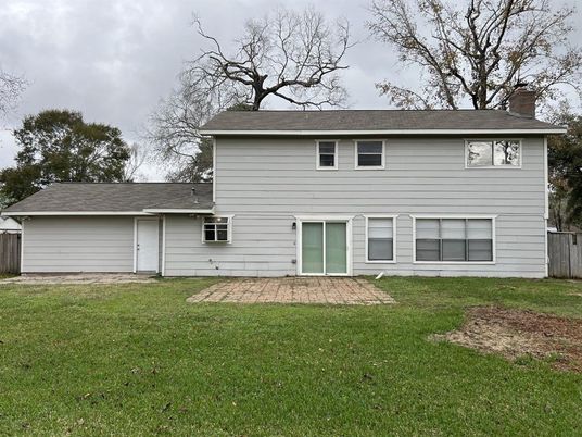 Backyard, Exterior, Facade, Split Level