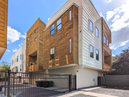 Attached, Exterior, Facade, Rowhouse