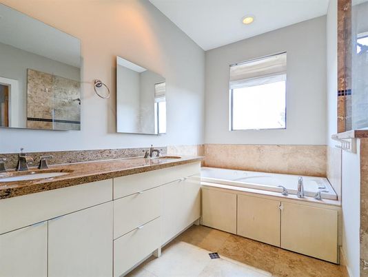 Bathroom, Dual Sink Vanities, Interior, Recessed Lighting