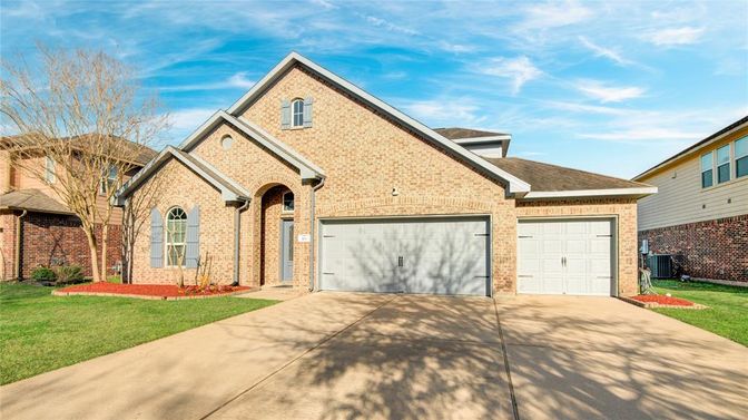 Attached, Exterior, Facade, Brick Facade, Brick Traditional