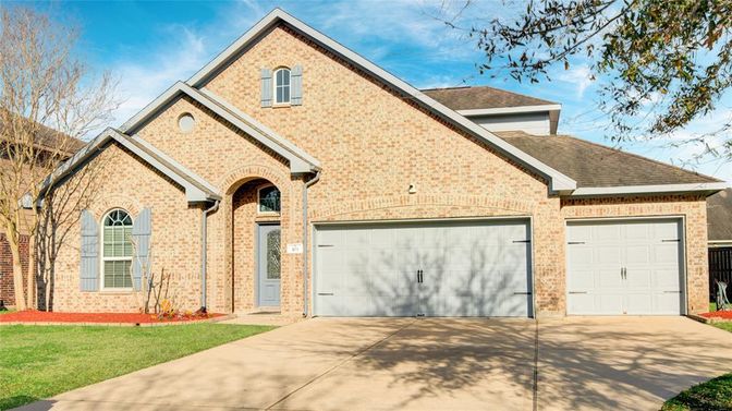 Attached, Exterior, Facade, Brick Facade, Brick Traditional