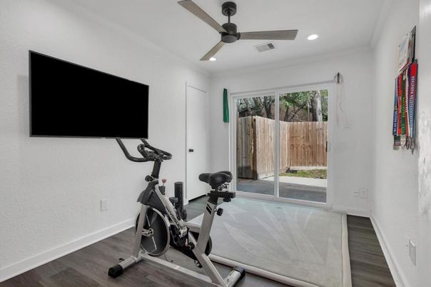 Fitness Equipment, Interior, Recessed Lighting, Wood Texture Flooring