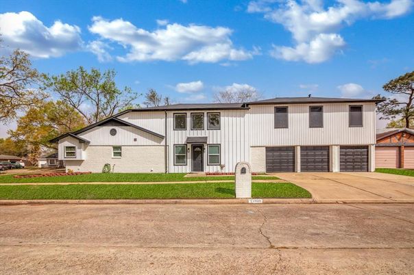 Attached, Exterior, Facade, Raised Ranch