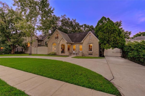 Backyard, Exterior, Facade, French Provincial