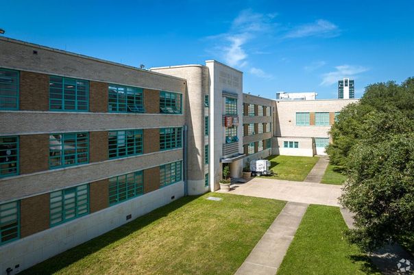 Exterior, Facade, Highrise