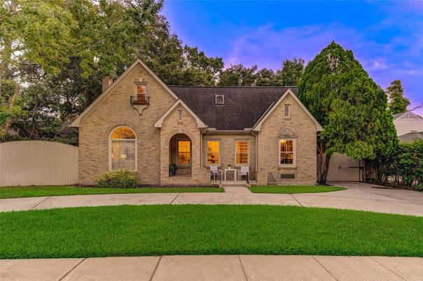 Exterior, Facade, Brick Facade, Brick Traditional