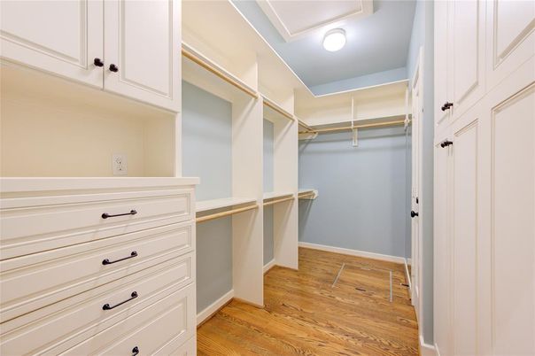 Interior, Walk-in Closets, Wood Texture Flooring