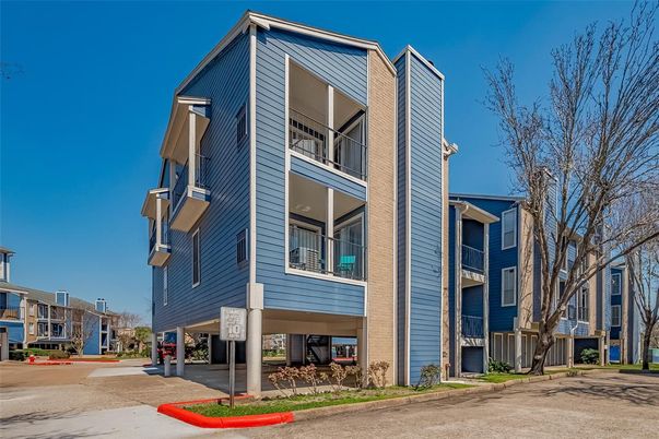 Exterior, Facade, Rowhouse