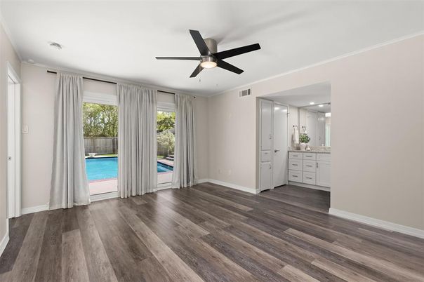 Empty room, Interior, Recessed Lighting, Wood Texture Flooring