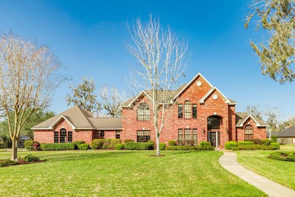 Exterior, Facade, Brick Facade, Brick Traditional