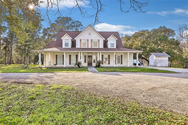 Exterior, Facade, Farmhouse
