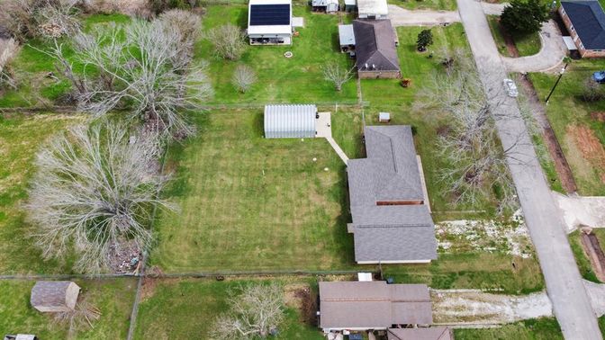 Exterior, Drone